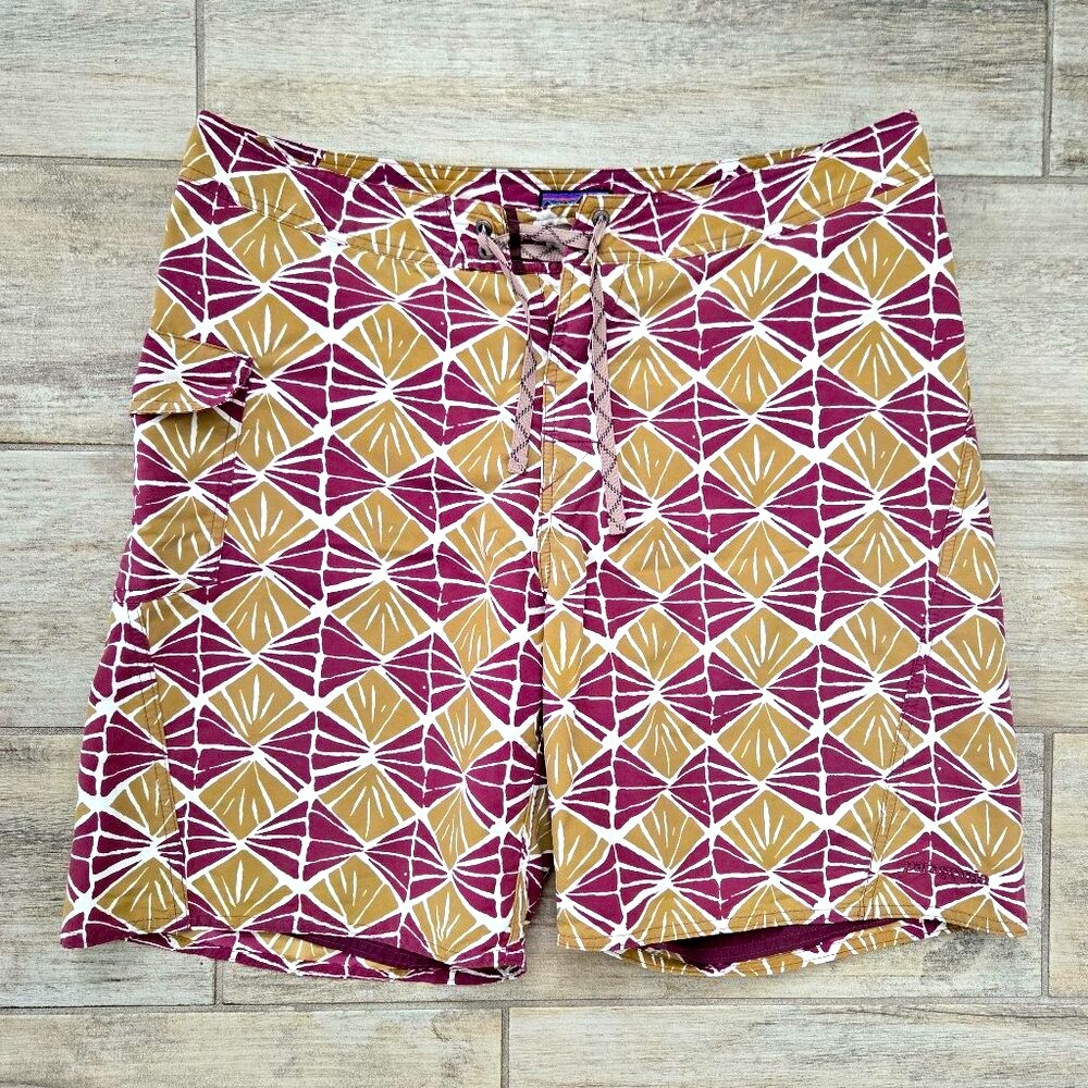 Patagonia Wavefarer Board Shorts Men's Lined Geo Surf‎ Pool Resort Travel 36